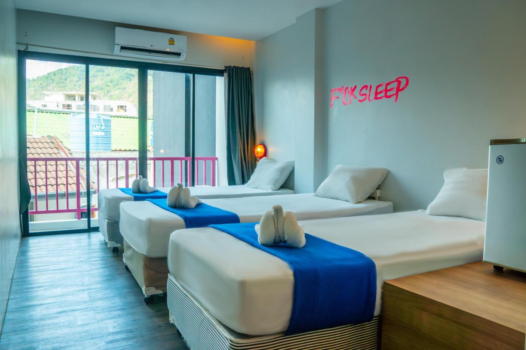 A Pousada Slumber Surf Phuket Kata Exterior foto