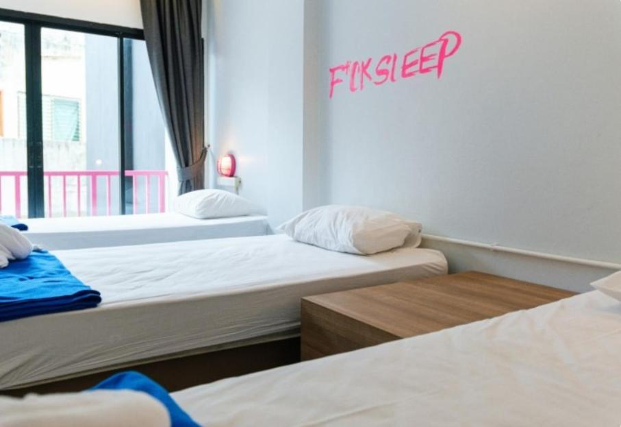 A Pousada Slumber Surf Phuket Kata Exterior foto